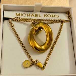 Original Micheal Kors Necklace(has its box)